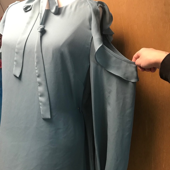 NWT Gianni Bini pale blue ruffled sleeve dress - Picture 3 of 11